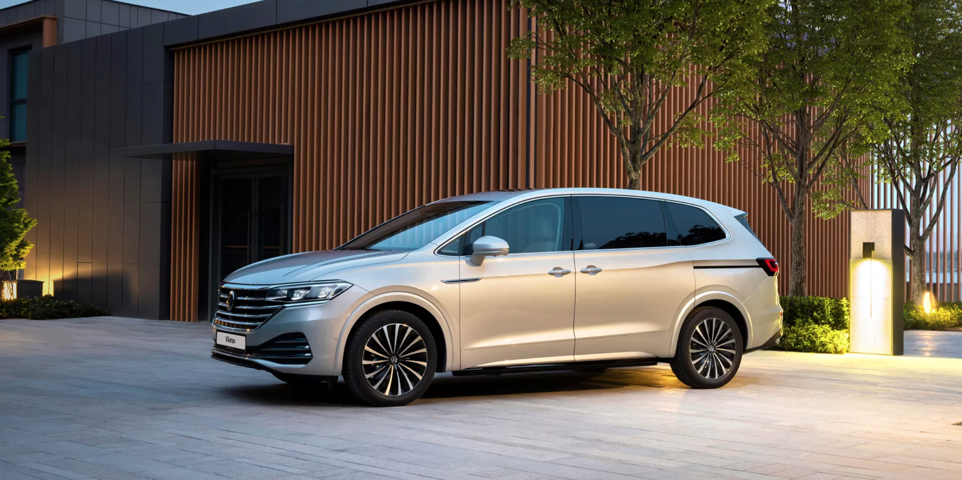 Volkswagen Viloran Luxury 